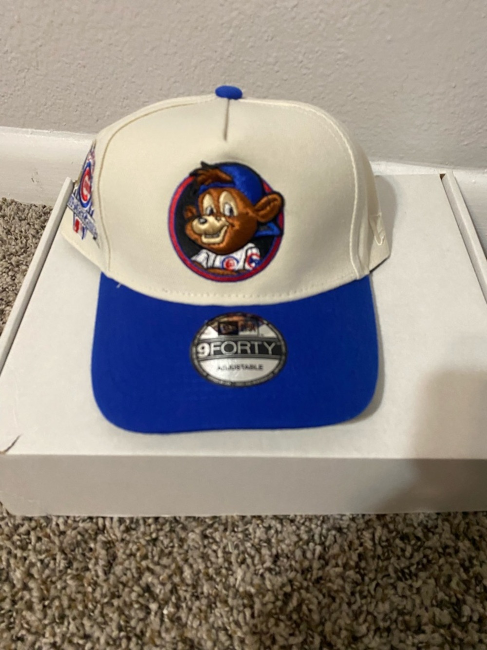 Chicago cubs New Era Cream and Blue 9FORTY Baseball Cap with Mascot Patch
